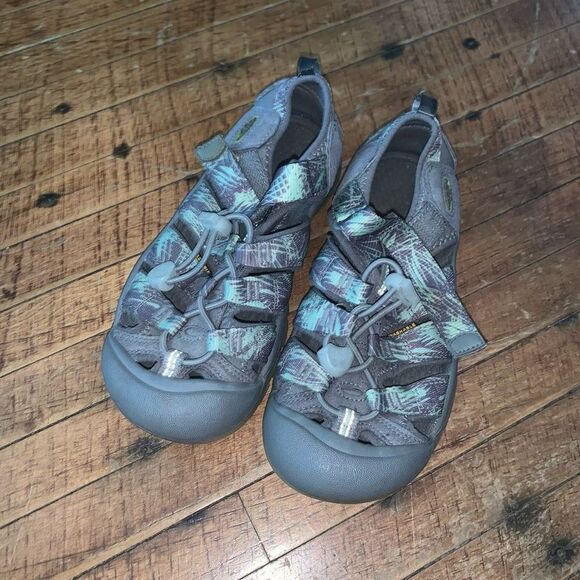 Keens green and gray ortho gorpcore kids 2 closed toe sandals - Picture 1 of 5